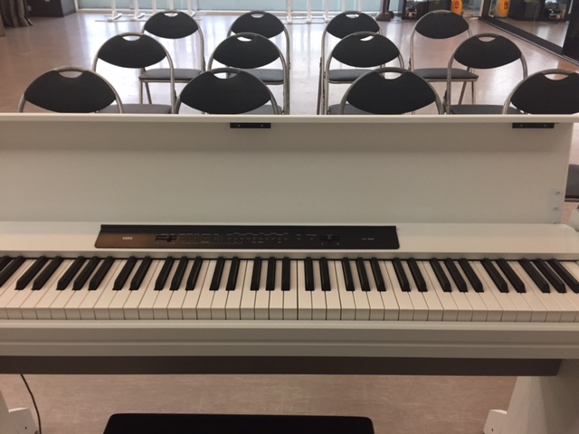 柏 レンタルスタジオの無料備品　88鍵盤電子ピアノ